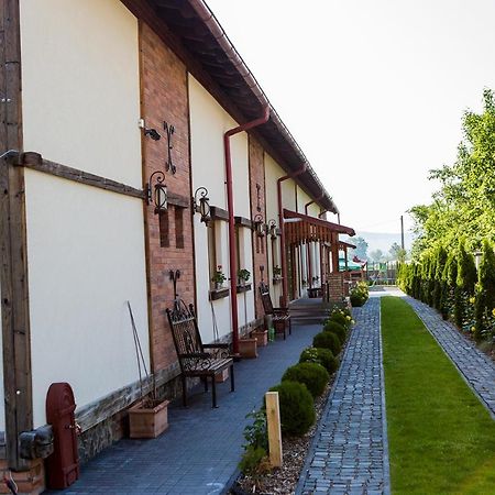 Bed and Breakfast Country Court Curteni Exteriér fotografie