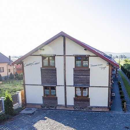 Bed and Breakfast Country Court Curteni Exteriér fotografie