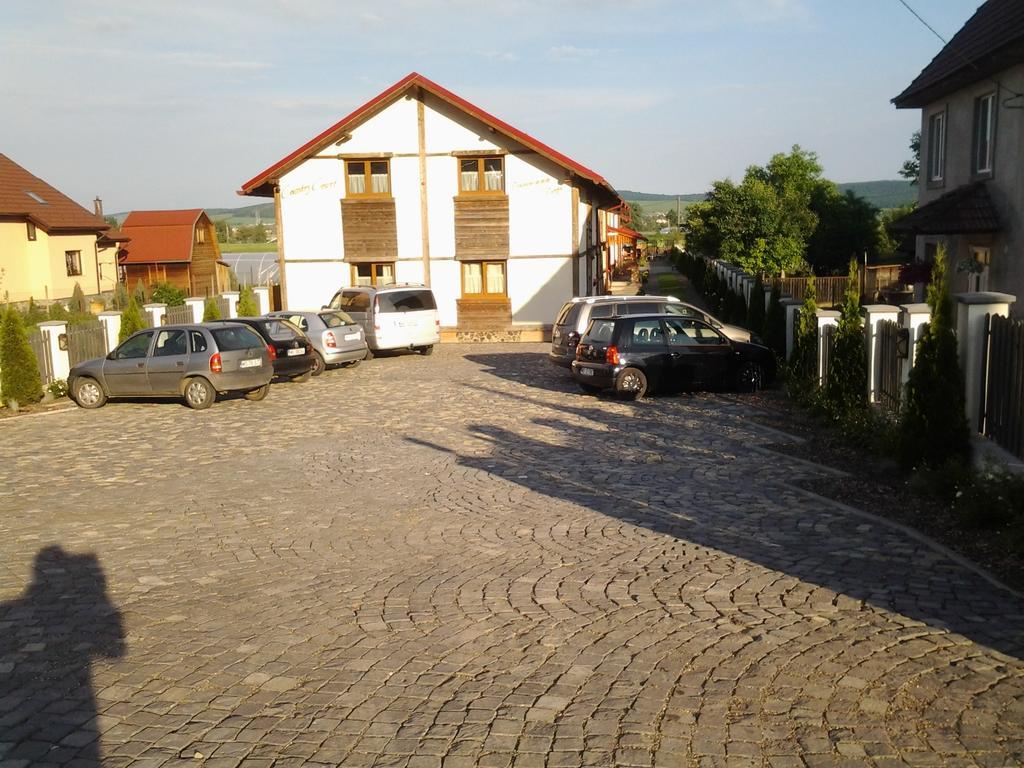 Bed and Breakfast Country Court Curteni Exteriér fotografie