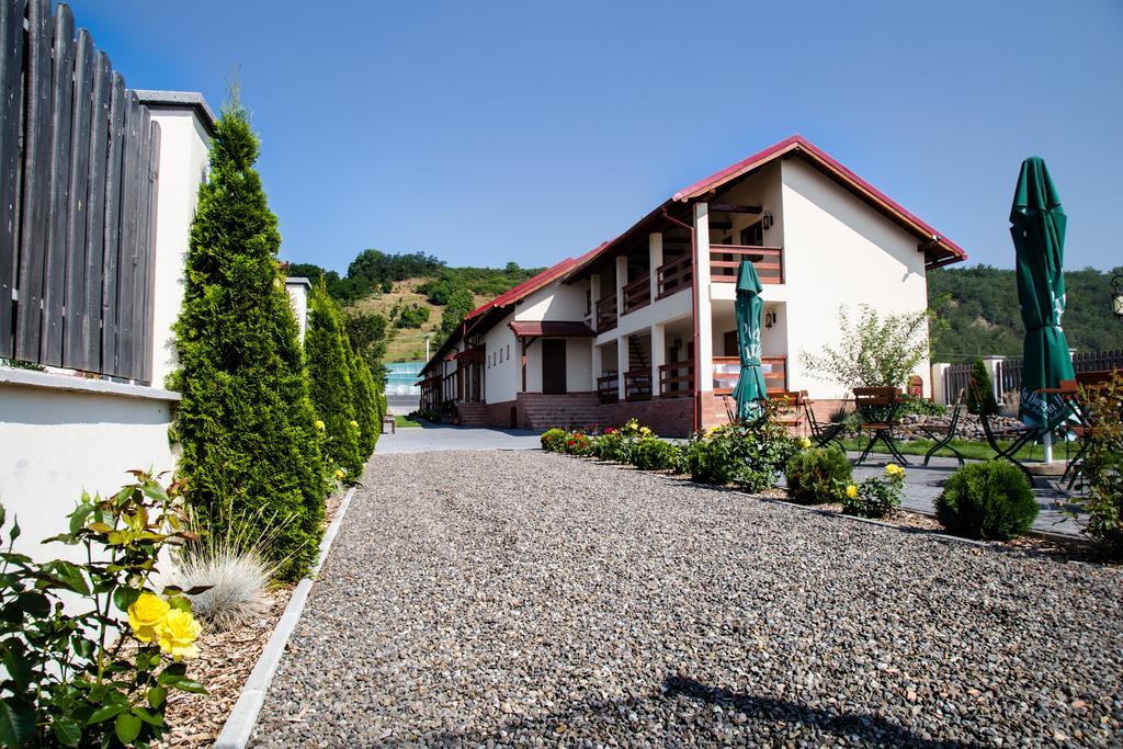 Bed and Breakfast Country Court Curteni Exteriér fotografie