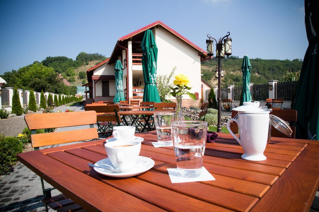 Bed and Breakfast Country Court Curteni Exteriér fotografie