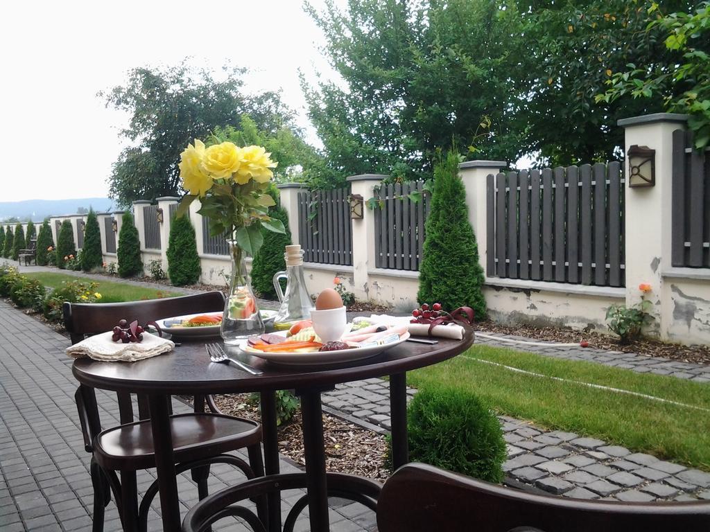 Bed and Breakfast Country Court Curteni Exteriér fotografie
