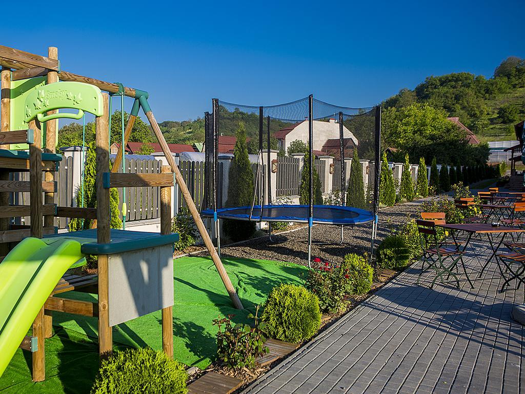 Bed and Breakfast Country Court Curteni Exteriér fotografie